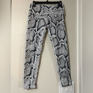 Varley High Waist Chic White and Gray Snake Print Fabric Leggings. Size M